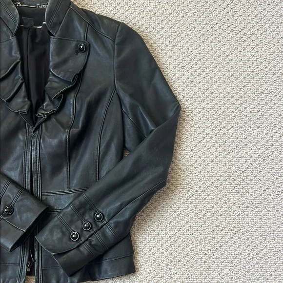 Elegant Black Women's Leather Jacket - Picture 3 of 10